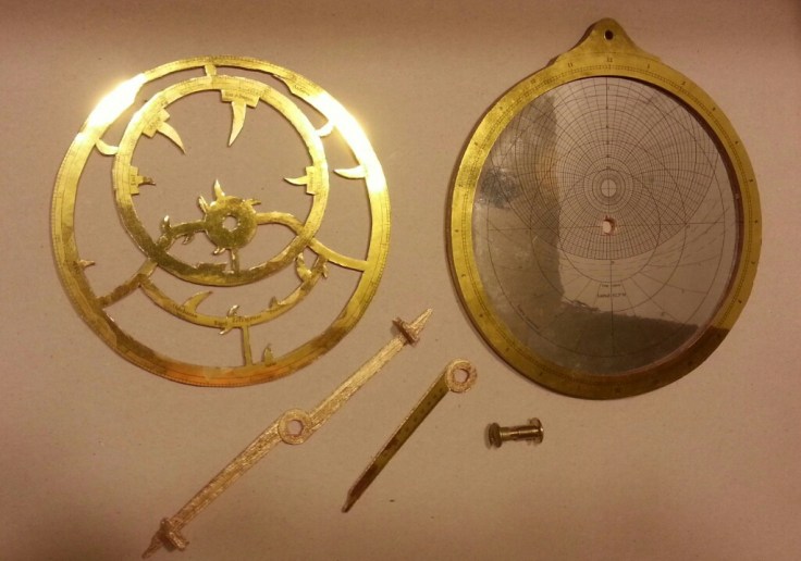 C2 06 Astrolabio árabe (piezas)20140906