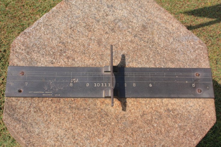 01e Reloj sol 1913 Munnar (Kerala, India) 10º CC0