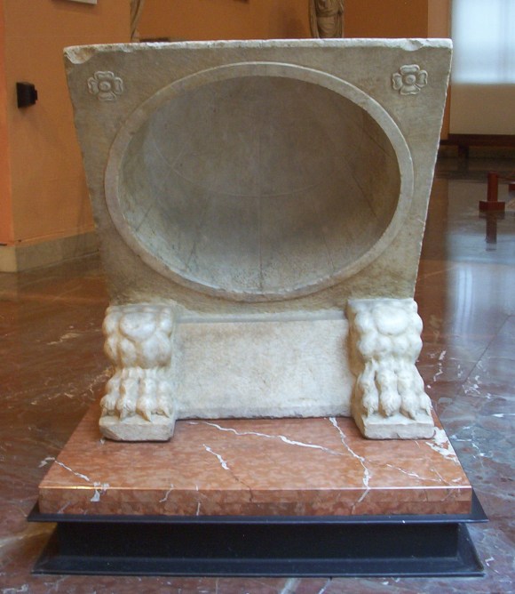 03e I Reloj_solar_(M.A.N._Madrid) CC BY-SA Zaqarbal