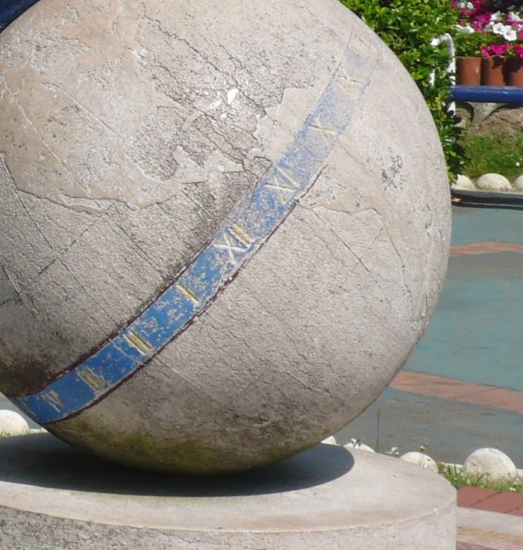 06g XXc Reloj sol esférico polar convexo, Santander CC BY-SA JC Asensi