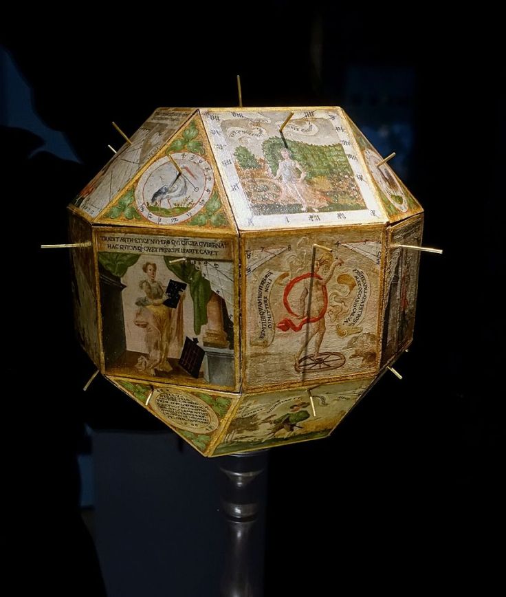 1596 Reloj sol poliédrico, L. von Hohenfeld. CC0