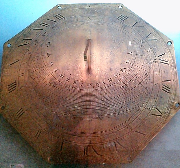 Reloj de sol doble horizontal, Allen basado en Oughtred,_Londres, aprox 1640. CC BY Andres Rueda