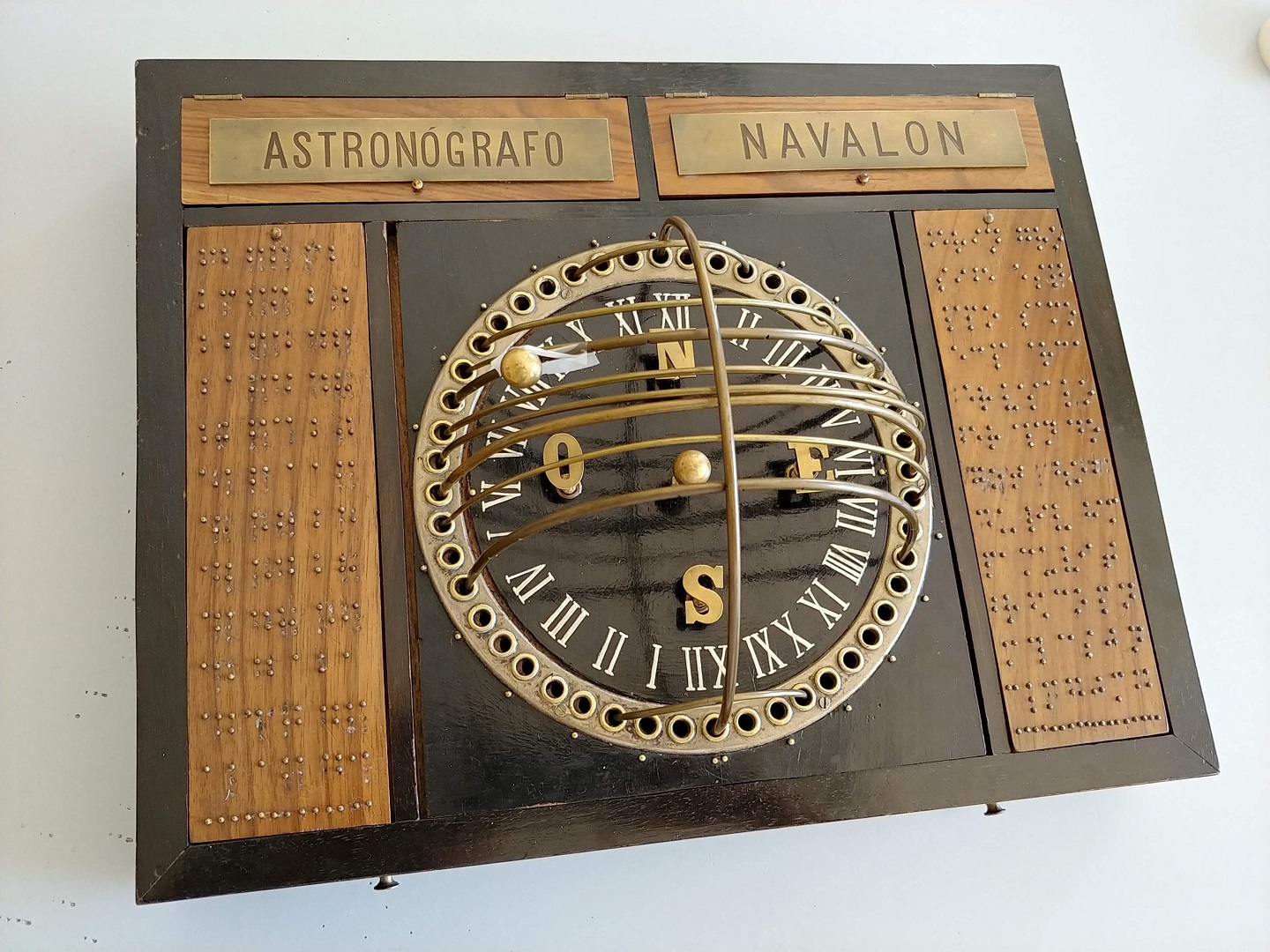 Astronógrafo mejorado. Esfera celeste - Mov (diario) aparente Sol. CC BY-SA-NC JC Asensi